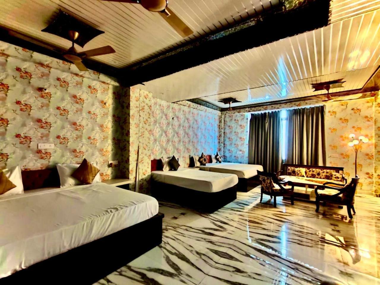 Hotel Vinayak Plaza 바라나시 외부 사진
